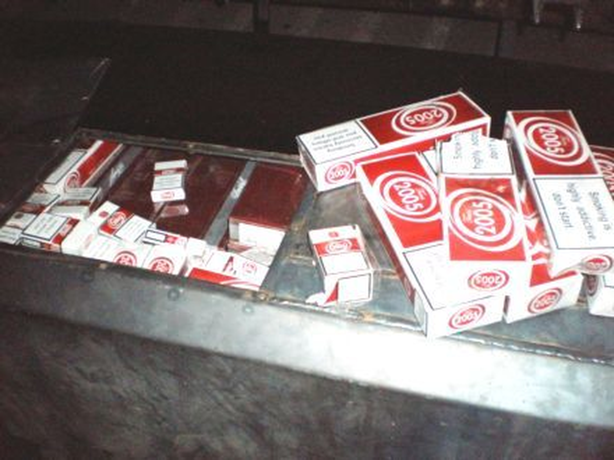 Eskişehir\'de Kaçak Sigara ve Cep Telefonu Operasyonu