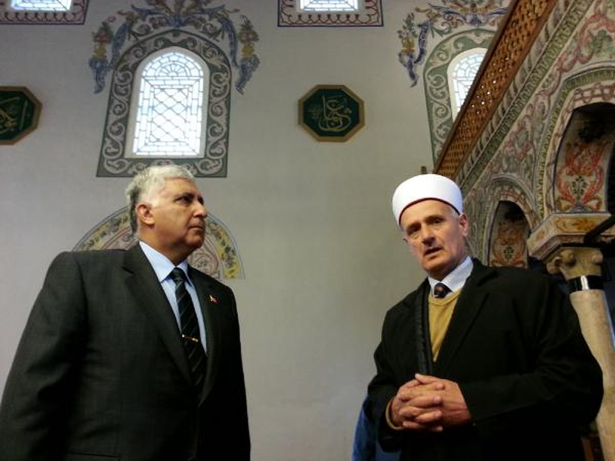 Necdet Özel, Kosova\'da Sinan Paşa Camii\'ni Ziyaret Etti
