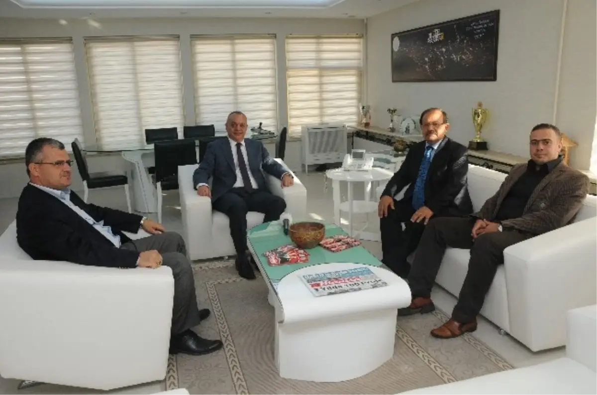 Gördes Eski Belediye Başkanı Emre'den Başkan Ergün'e Ziyaret