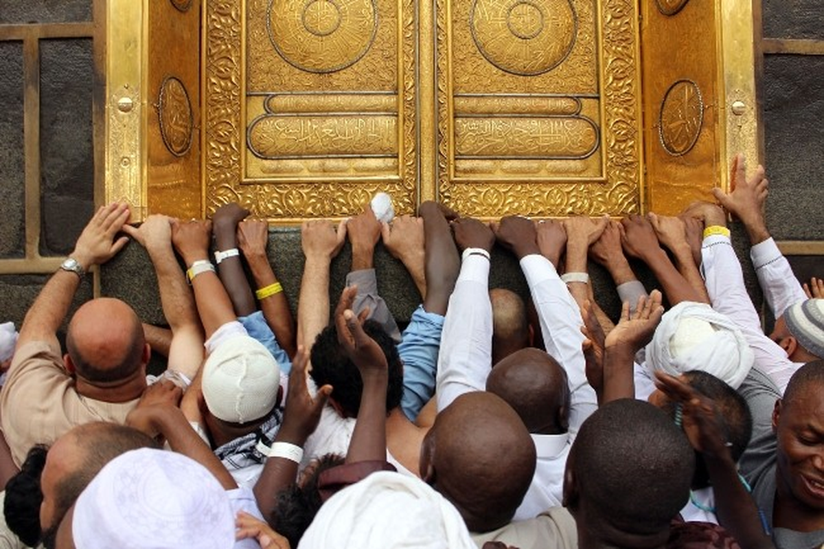 Hacı Adayları Kabe\'ye Akın Etti