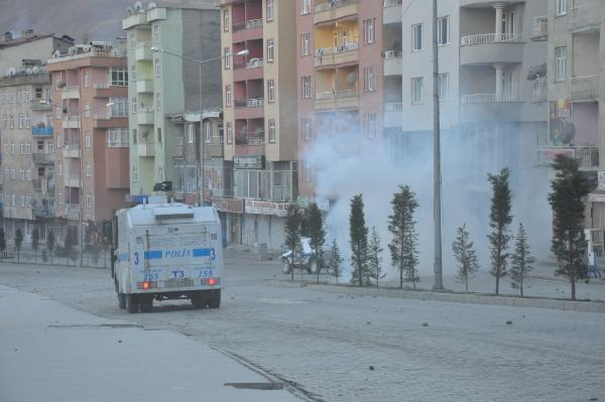 Hakkari ve İlçelerinde Kepenkler Kapalı (4)