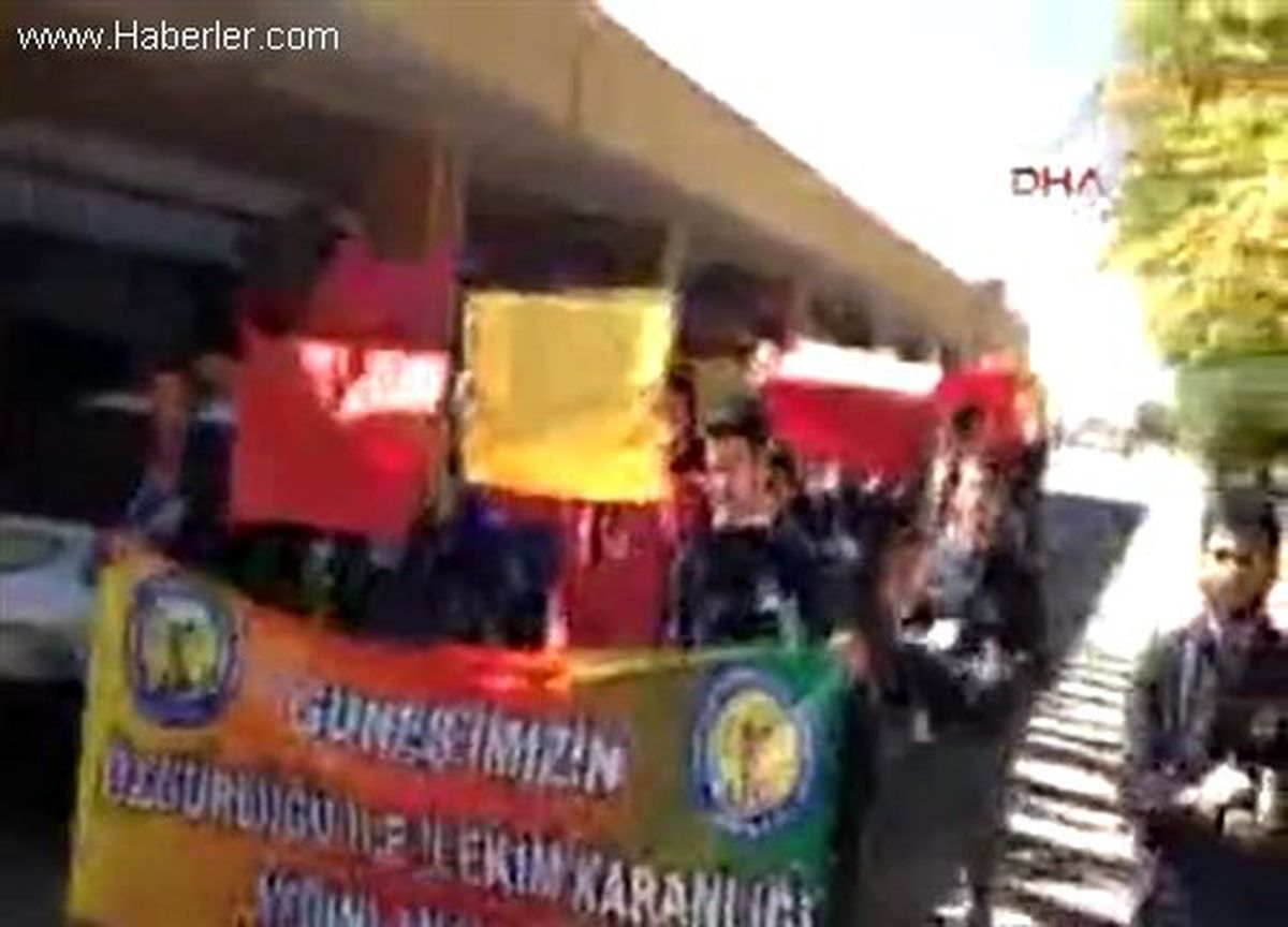 Harran Üniversitesinde \'Öcalan\' Yürüyüşü