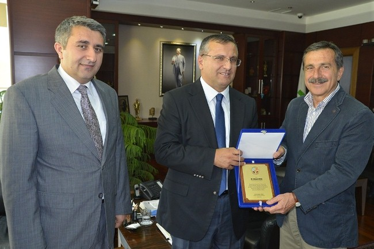 Hayvan Hakları Çalışma Grubu\'ndan Ataç\'a Plaket