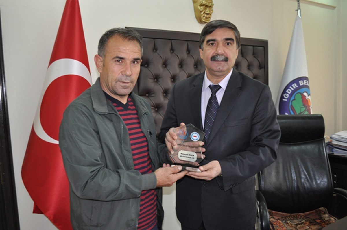 Iğdır Belediye Başkan Vekili\'ne Plaket Verildi