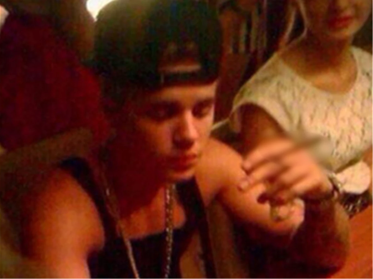 Justin Bieber İkinci Kez Esrar İçerken Yakalandı