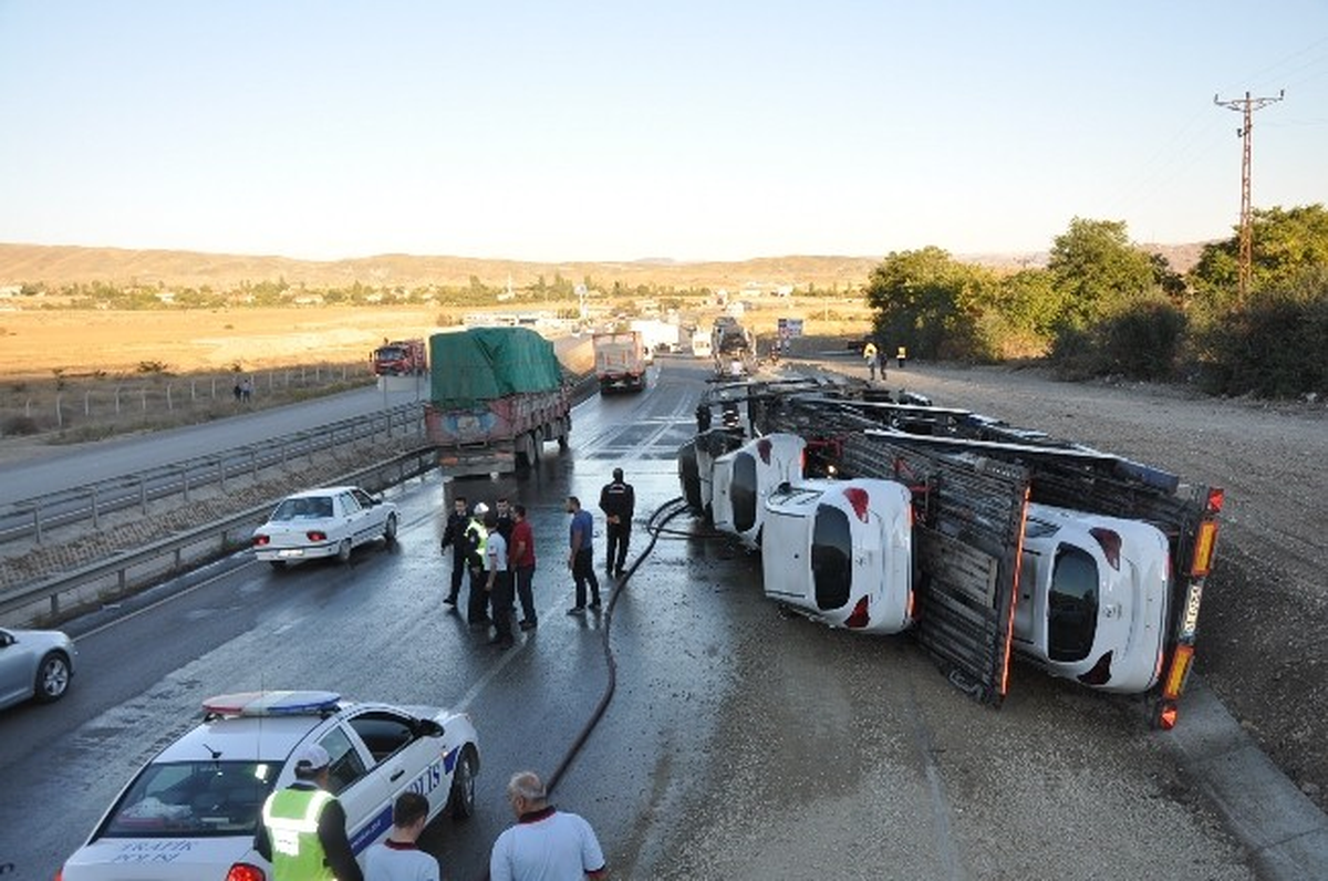 Kaza Sonrası Sıfır Otomobiller Cayır Cayır Yandı