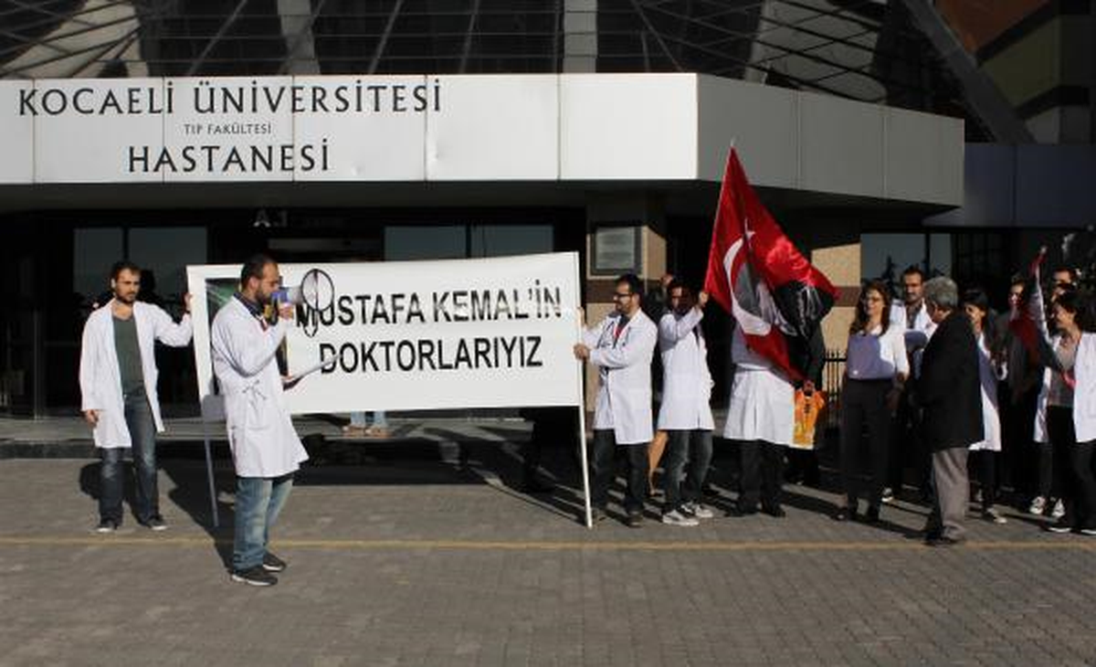 Kocaeli\'de Tıp Fakültesi Öğrencilerinden \'Andımız\' Tepkisi