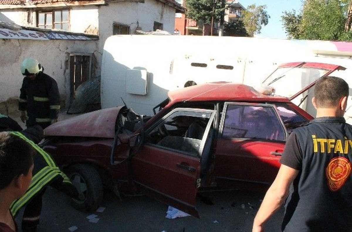Konya\'da Kaza: 1 Ölü, 20 Yaralı