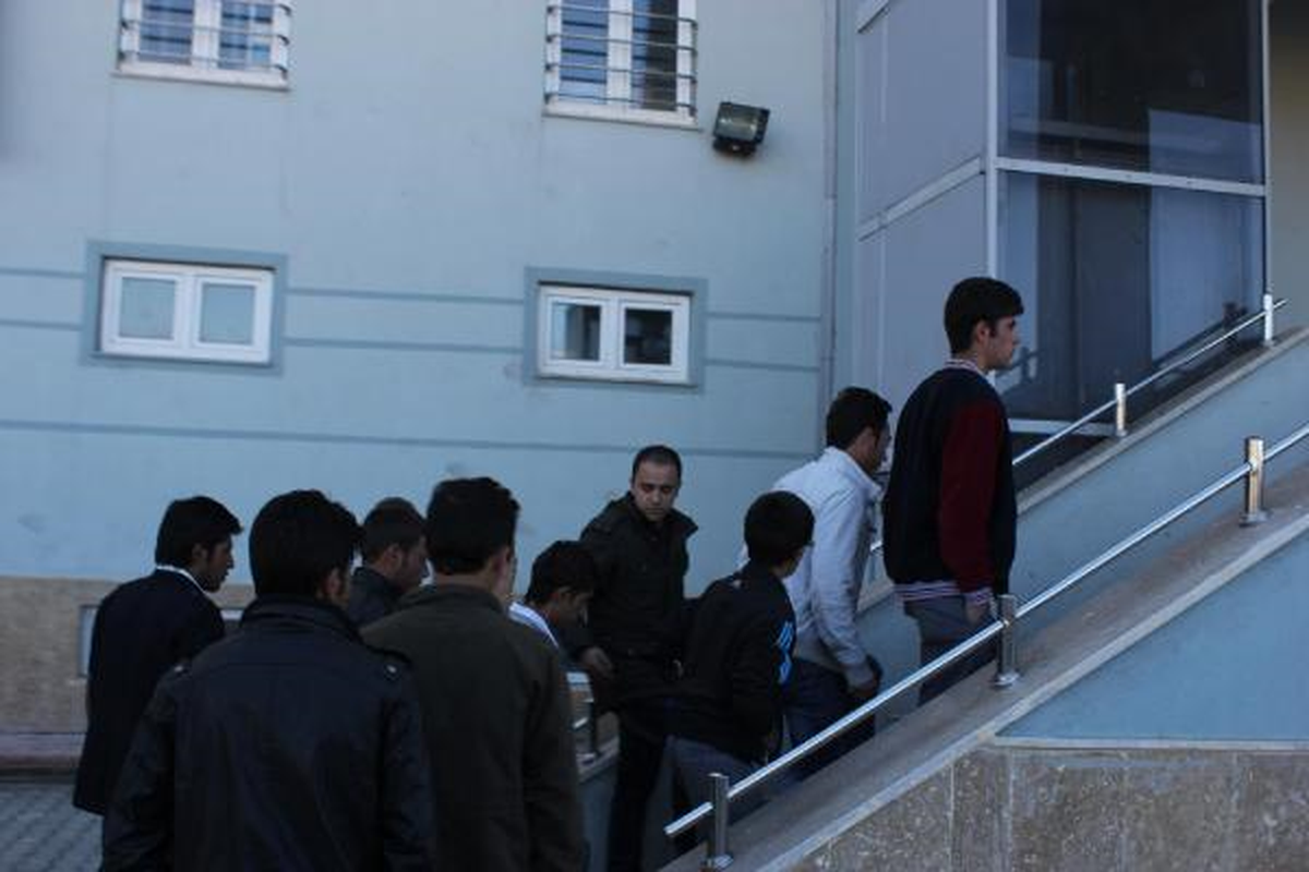 Liseli Genç, Yemek Asansöründe Sıkışarak Can Verdi