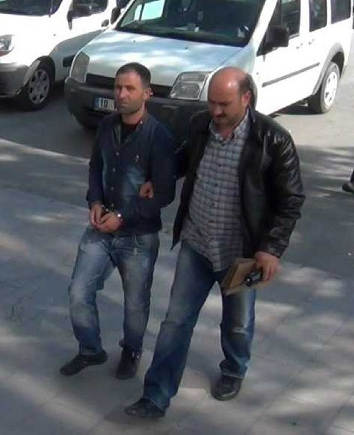 Lüks Arabalı Hırsızlar Yakayı Ele Verdi
