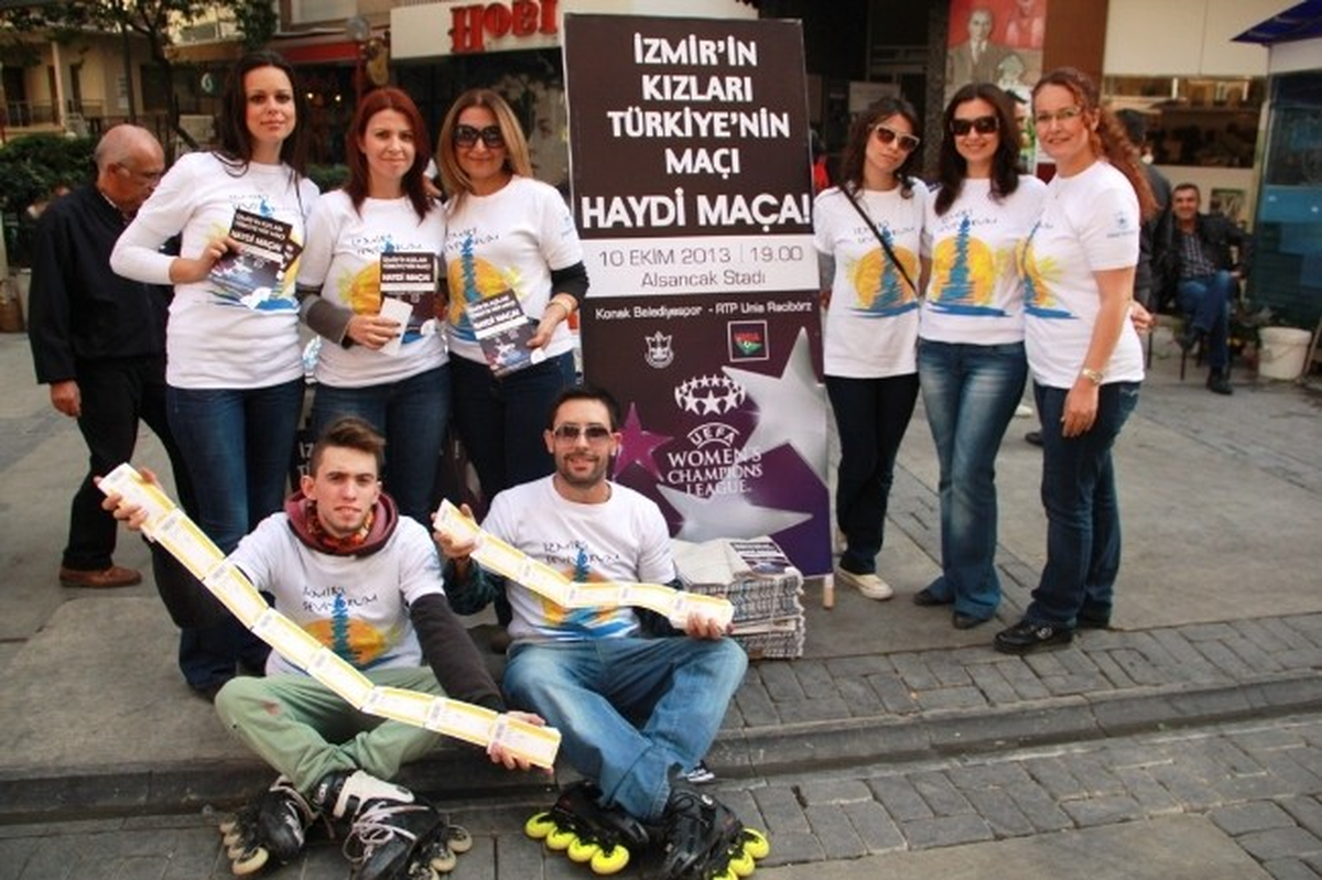 Maç Biletleri Roman Bandosu Eşliğinde Dağıtıldı