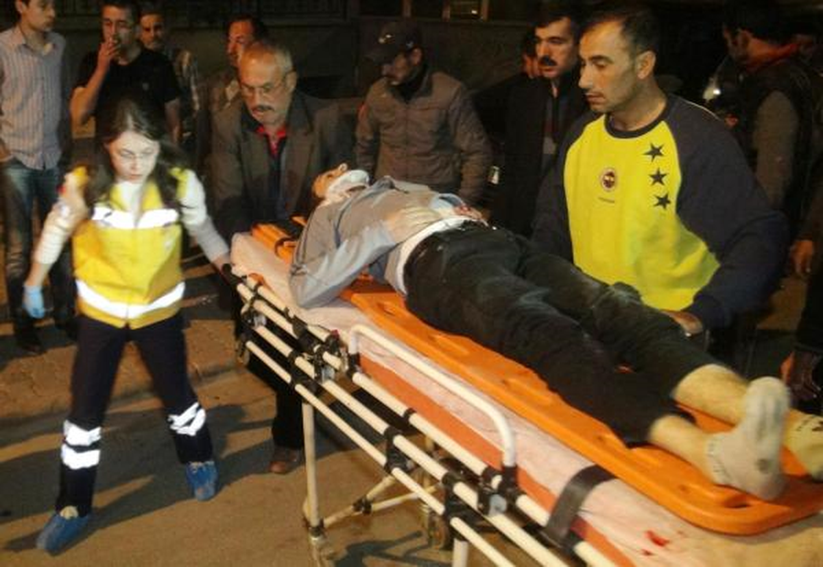 Minibüsle Motosiklet Çarpıştı: 2 Yaralı