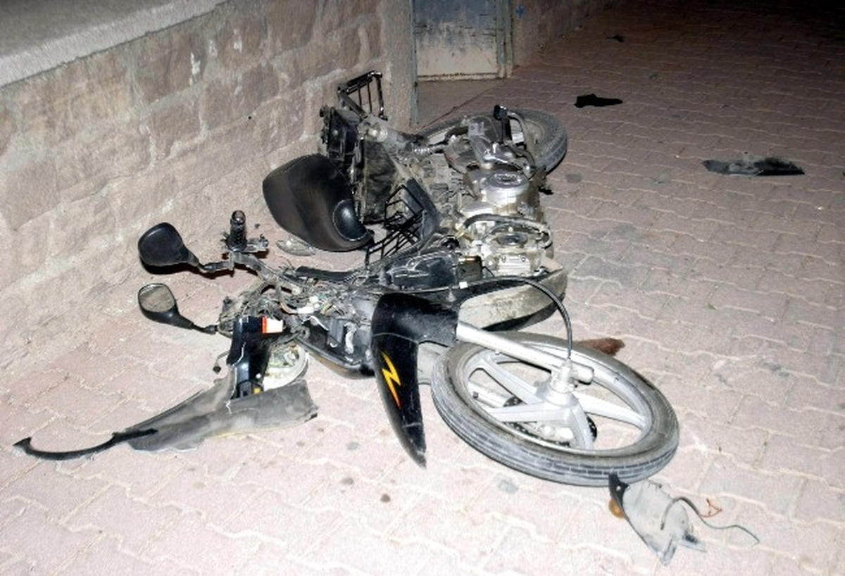 Minibüsle Motosiklet Çarpıştı: 2 Yaralı