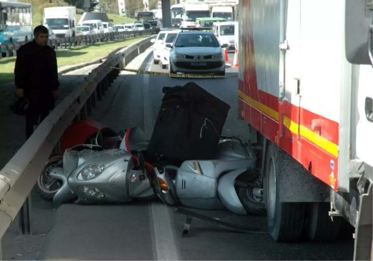 Motosikletten Düşen Hamile Kadın Kamyonetin Altına Can Verdi