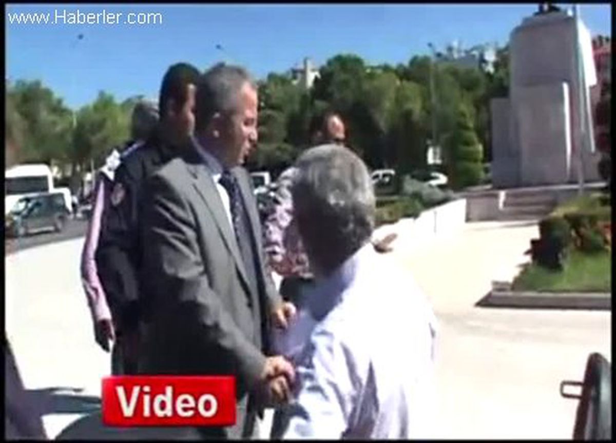 Muğla\'da Silahlı Eylemci Valilik Önünde 7 El Ateş Açtı