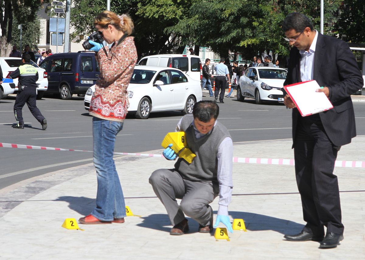 Valilik Önünde Havaya Ateş Açtı
