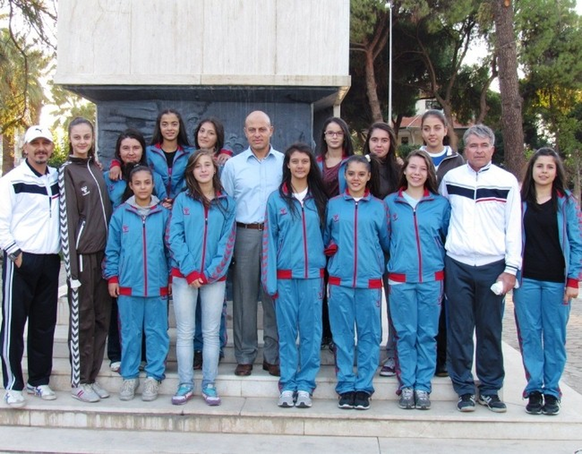 Ödemiş Emniyet\'inin Kızları Voleybol Mücadelesinde