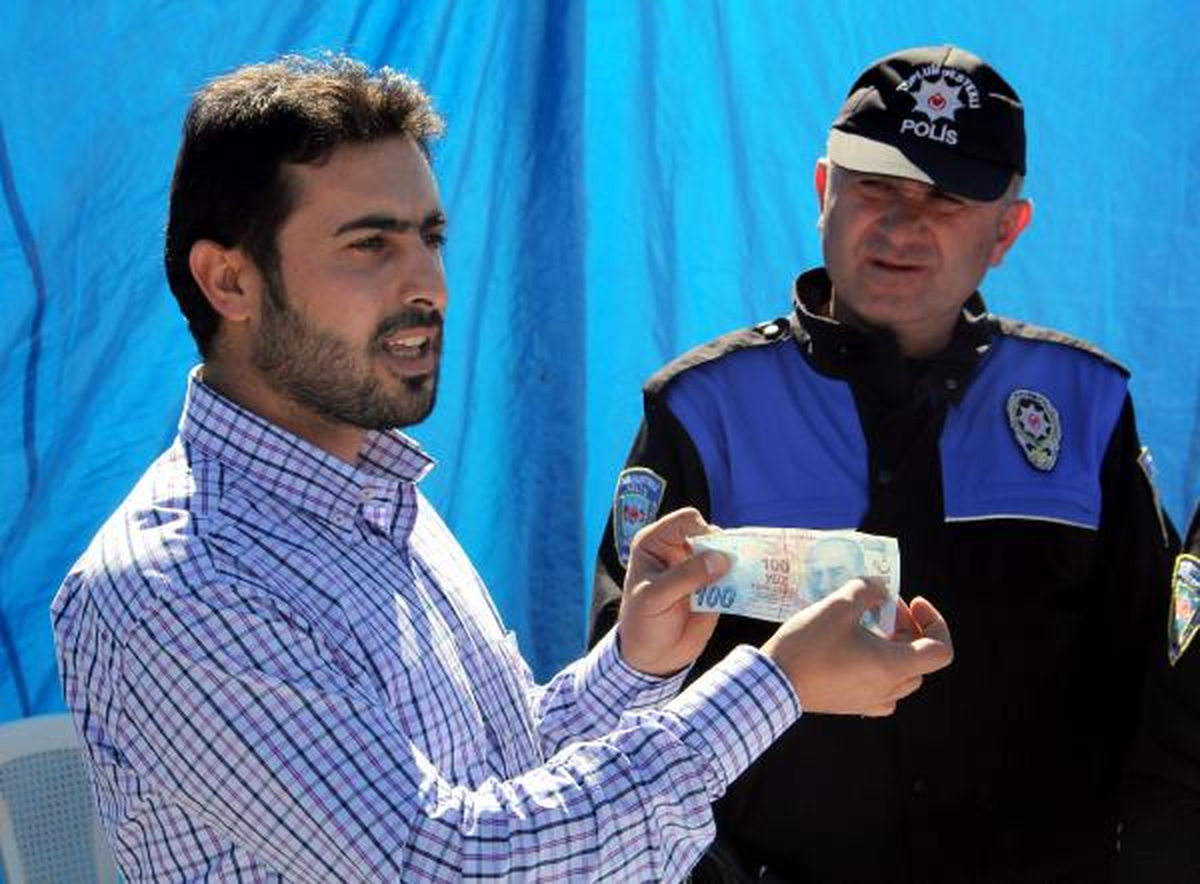 Polisten Hayvan Pazarında Sahte Para Uyarısı