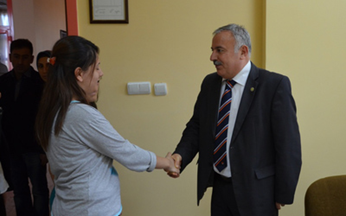 Rektör Mutlu Da Yurt Yetersizliğinde Öğrencileri Haklı Buldu
