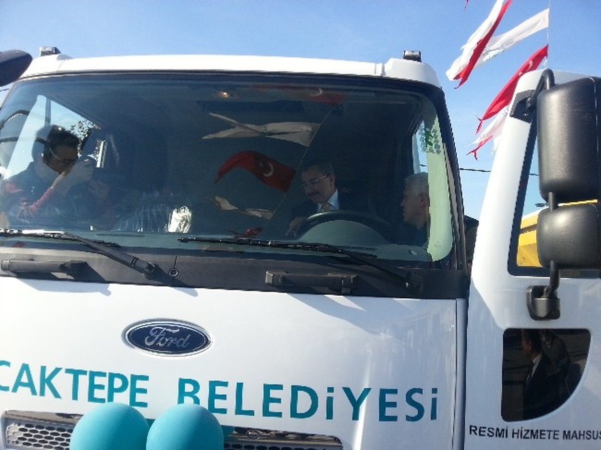 Sancaktepe Belediyesi 12 Hizmet Aracını Törenle Tanıttı