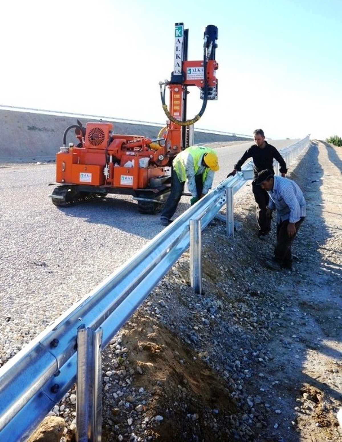 Sarıgöl Yol Kavşağına Bariyer Yapıldı
