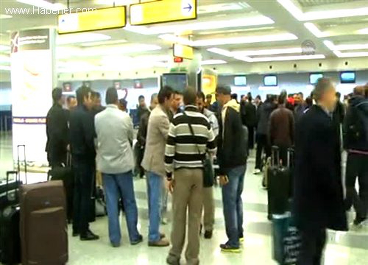 Sırbistan İslam Birliği organizasyonu ile 188 hacı adayı, Suudi Arabistan\'a gitmek üzere Nikola Tesla Havalimanı\'ndan uğurlandı.