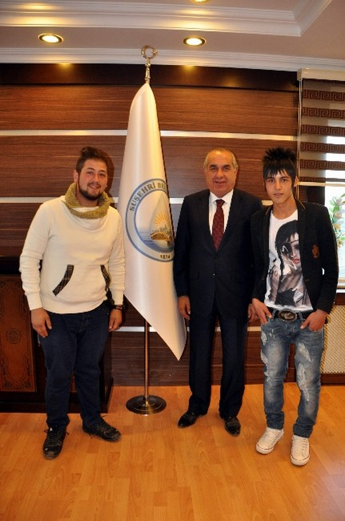 Suşehri Belediye Başkanı Sel\'den, Rapçi Gençlere Destek