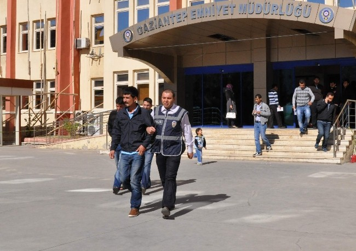 Üç Ayrı İlde 3 Kişiyi Dolandırdığı İddia Edilen Zanlılar Yakalandı