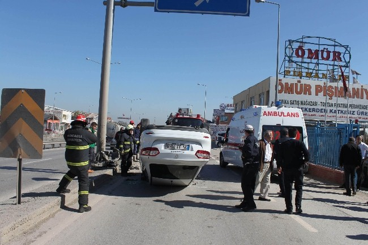 Zincirleme Kazada Hızını Alamayan Araç Takla Attı