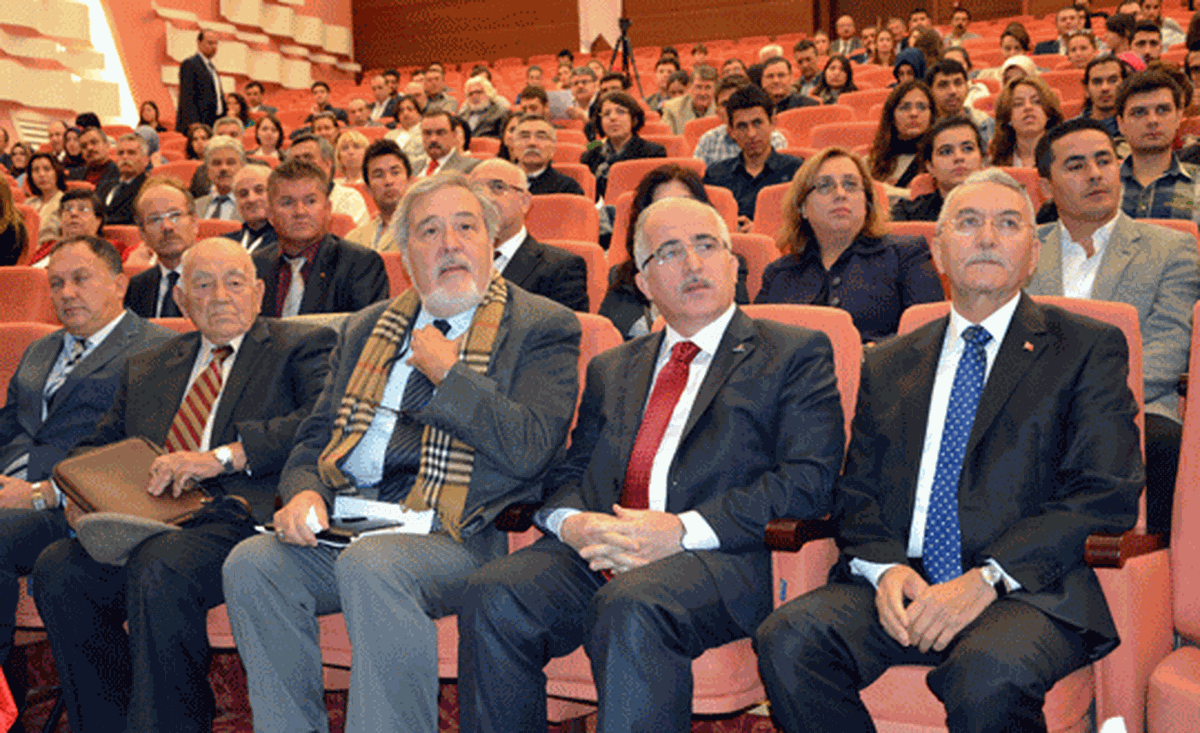 100 Akademisyen ve Tarihçiyi Buluşturan Konferans