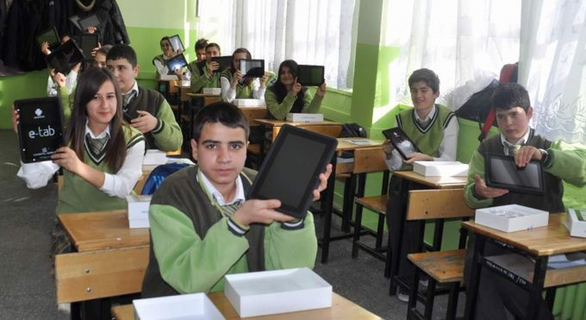 Kocaeli Belediyesinden Öğrencilere Tablet Bilgisayar