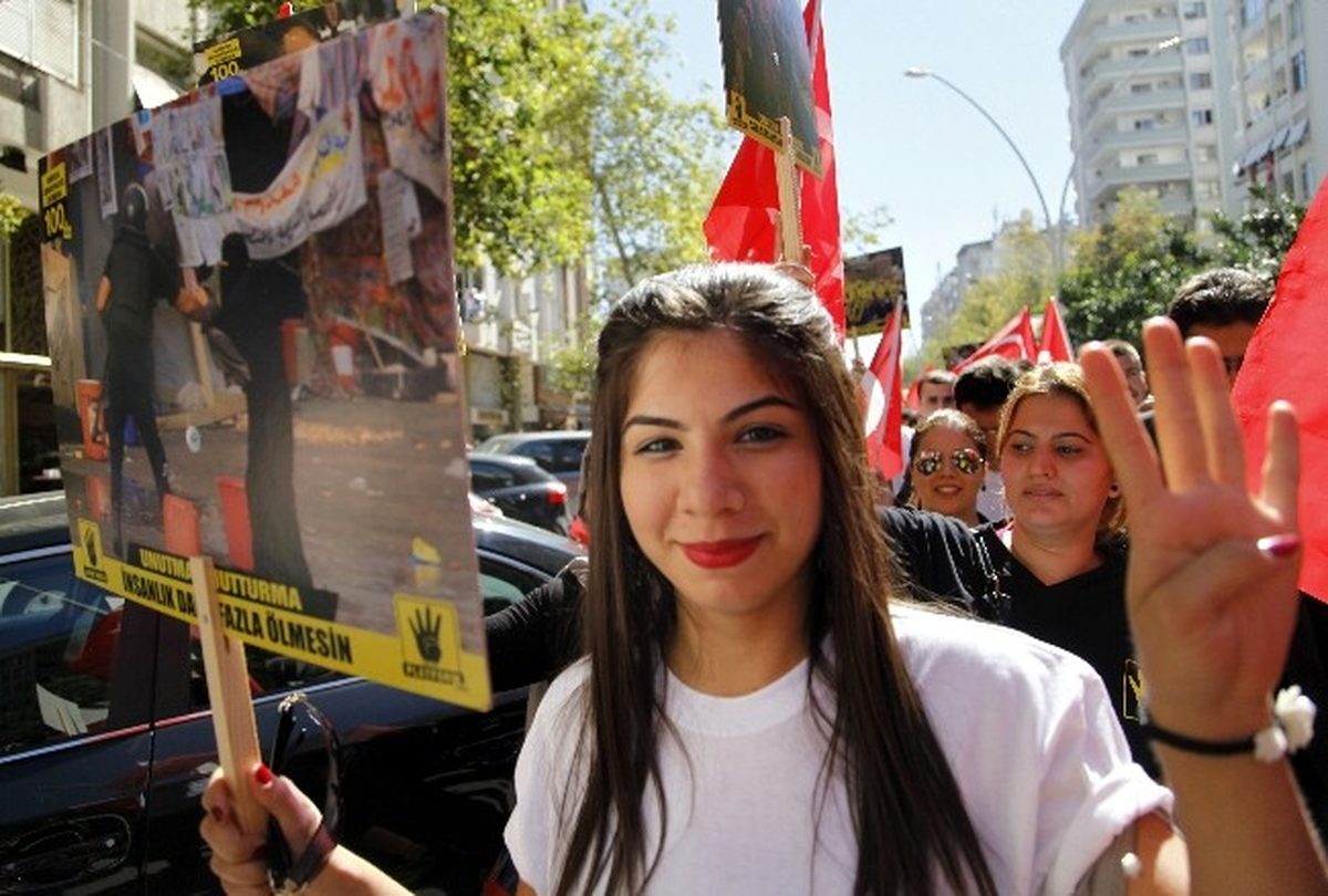 Adana\'da Mursi Yanlısı Darbe Protestosu