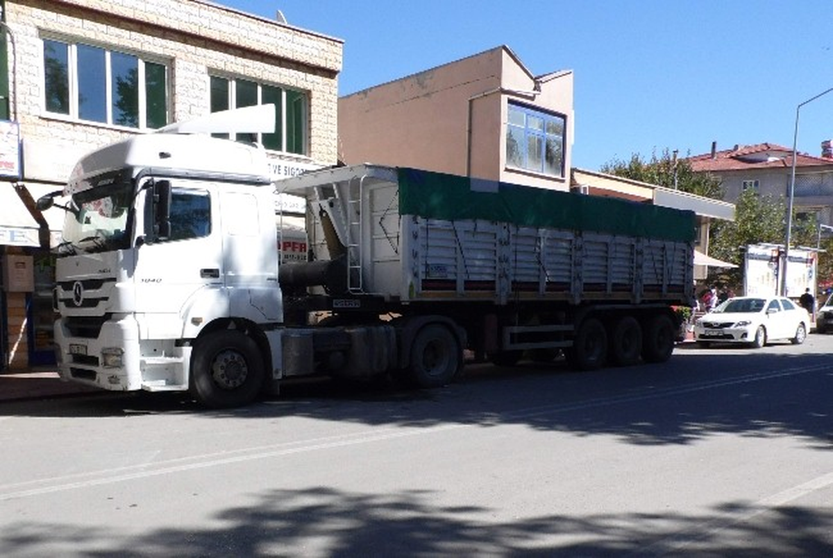 Adıyaman\'da 3 Bin 500 Litre Kaçak Akaryakıt Ele Geçirildi