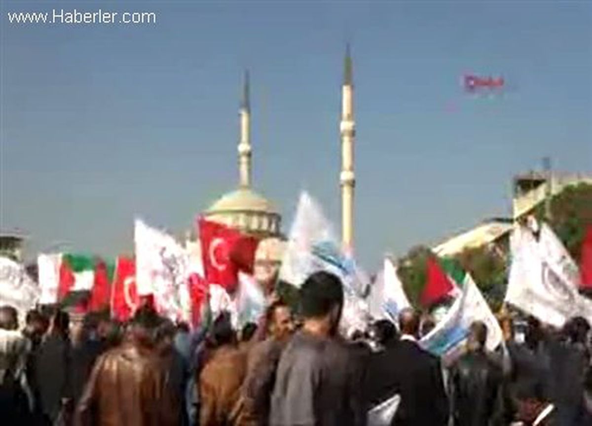 Adliye Önünde "Mavi Marmara" Eylemi