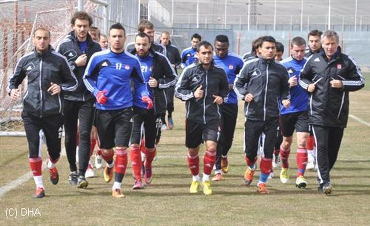 Akhisar Belediyespor, Teknik Direktörsüz Çalıştı