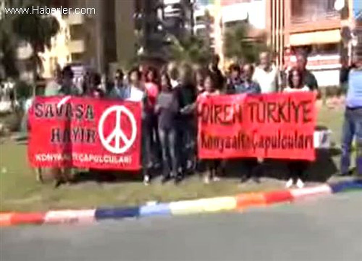 Antalya\'da \'Savaşa Hayır\' İmza Kampanyası