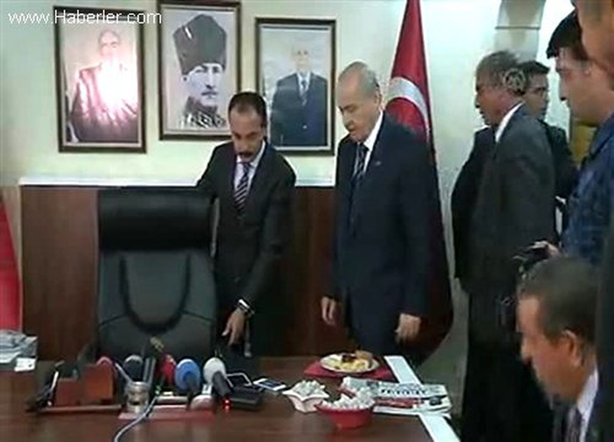 Bahçeli, MHP Manisa İl Başkanlığı\'nı ziyaret etti