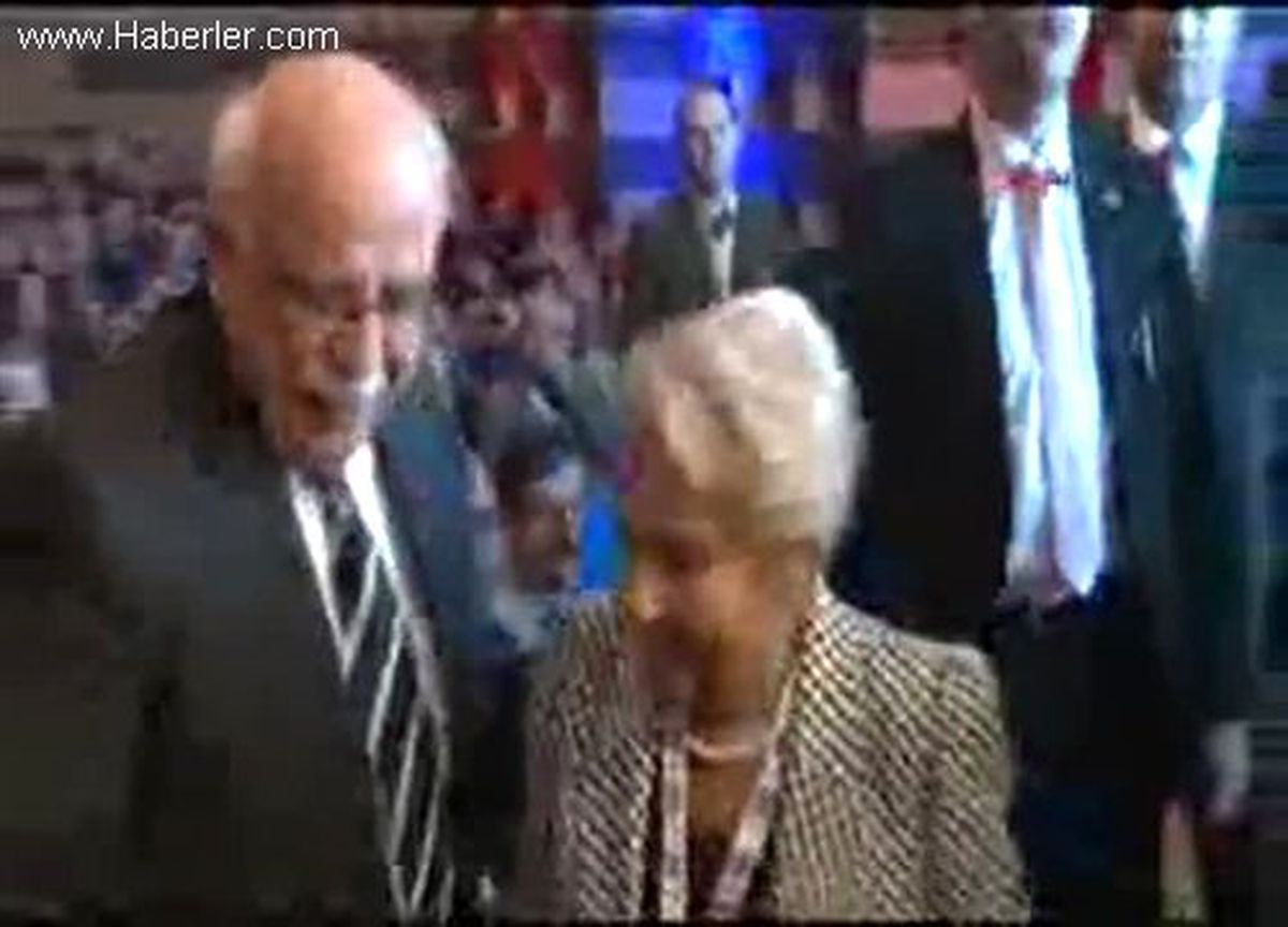 Bakan Bağış\'tan Kaldırılan \'Andımız\' İçin Tekerleme Benzetmesi