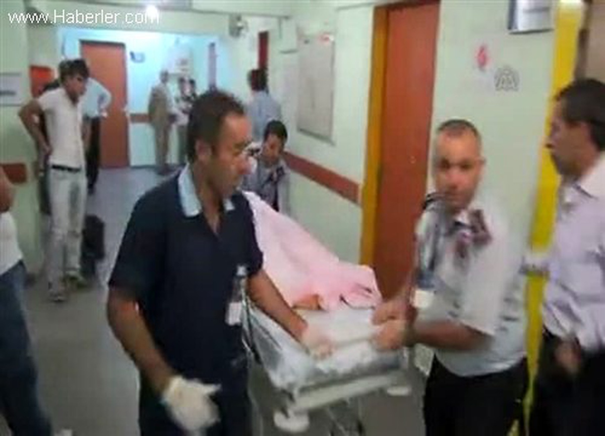 Bayram alışverişinden dönen kadın ile kızlarına kamyonet çarptı: 3 ölü