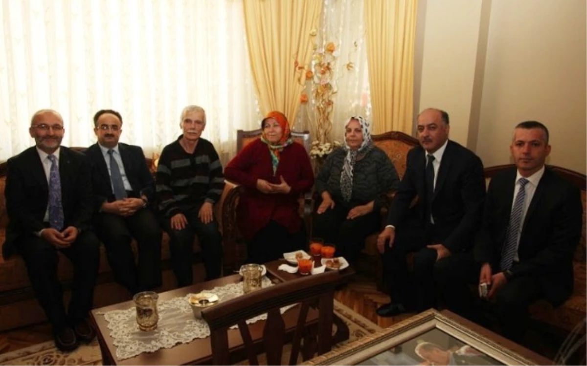 Güngören\'de Bayramın İlk Ziyareti Şehit ve Gazi Ailelerine