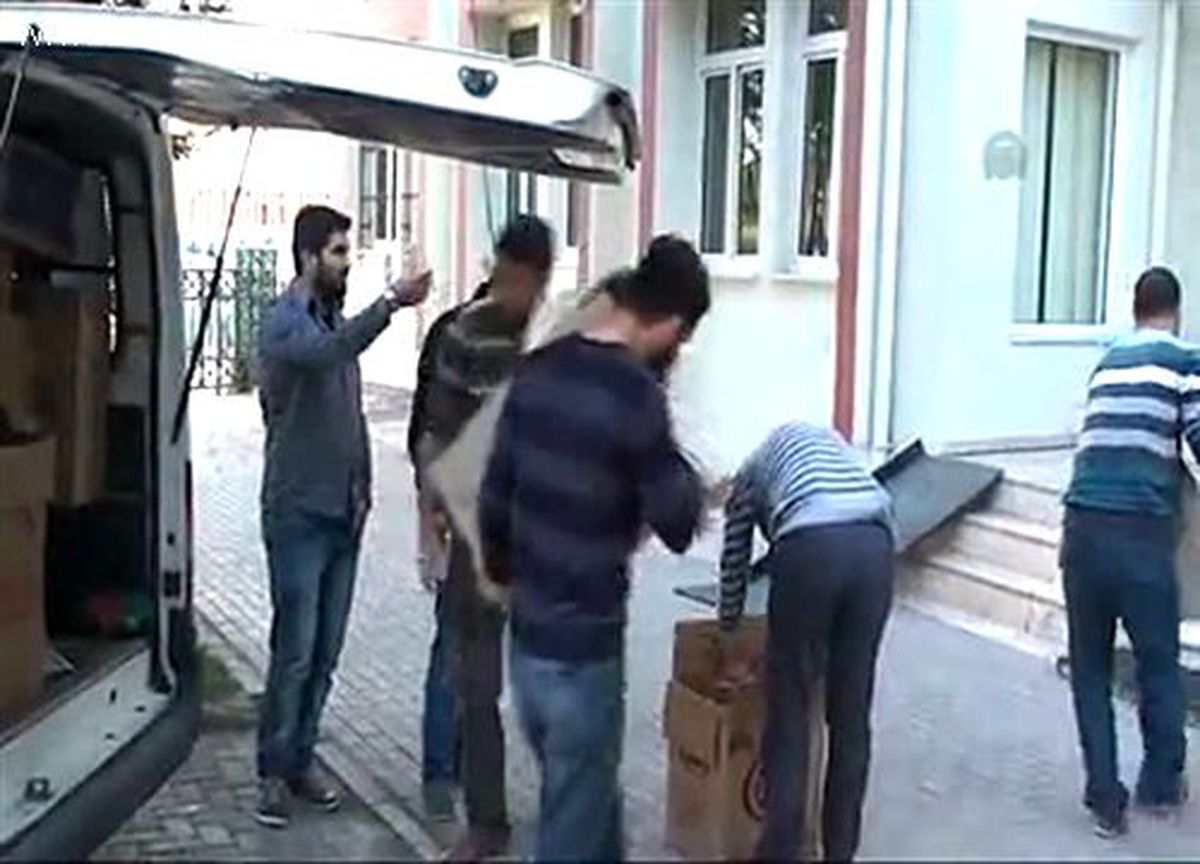 Çay paketlerinden kaçak sigara çıktı