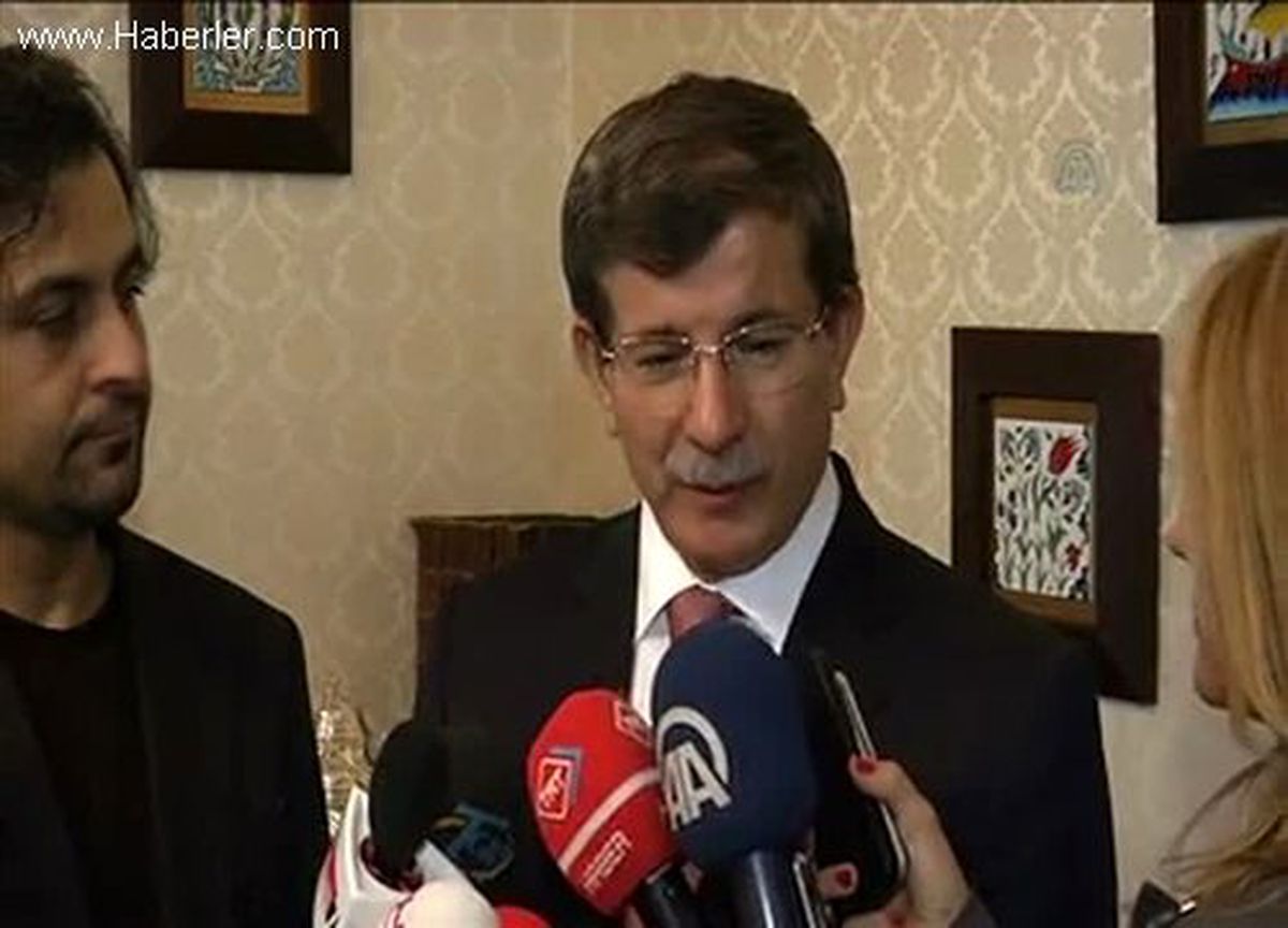 Davutoğlu: \'\'Mesafe almaya çalışıyoruz\'\'