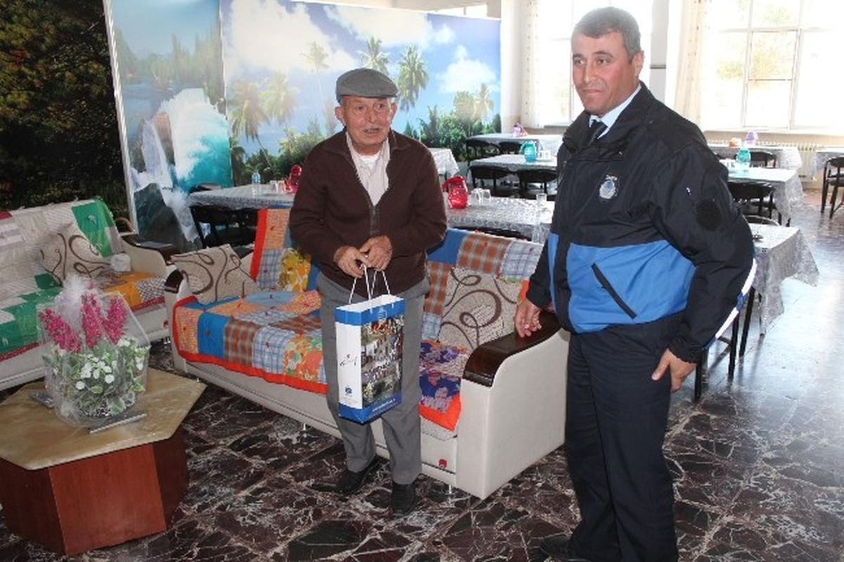 Edremit Belediyesi\'nden Huzur Evi Ziyareti