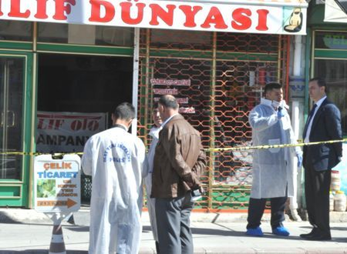 İş Yerindeki Otomobilinde Ölü Bulundu