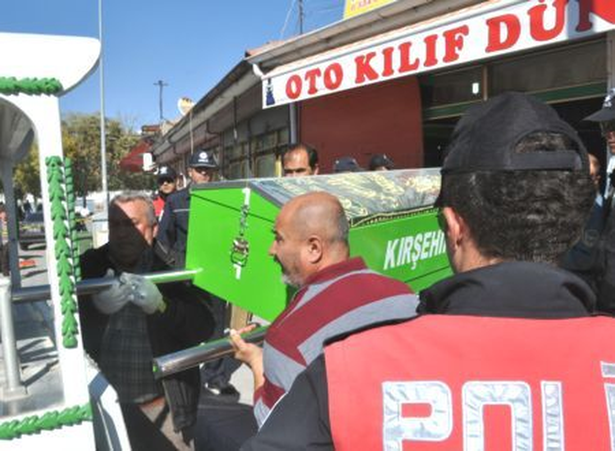 İş yerindeki otomobilinde ölü bulundu