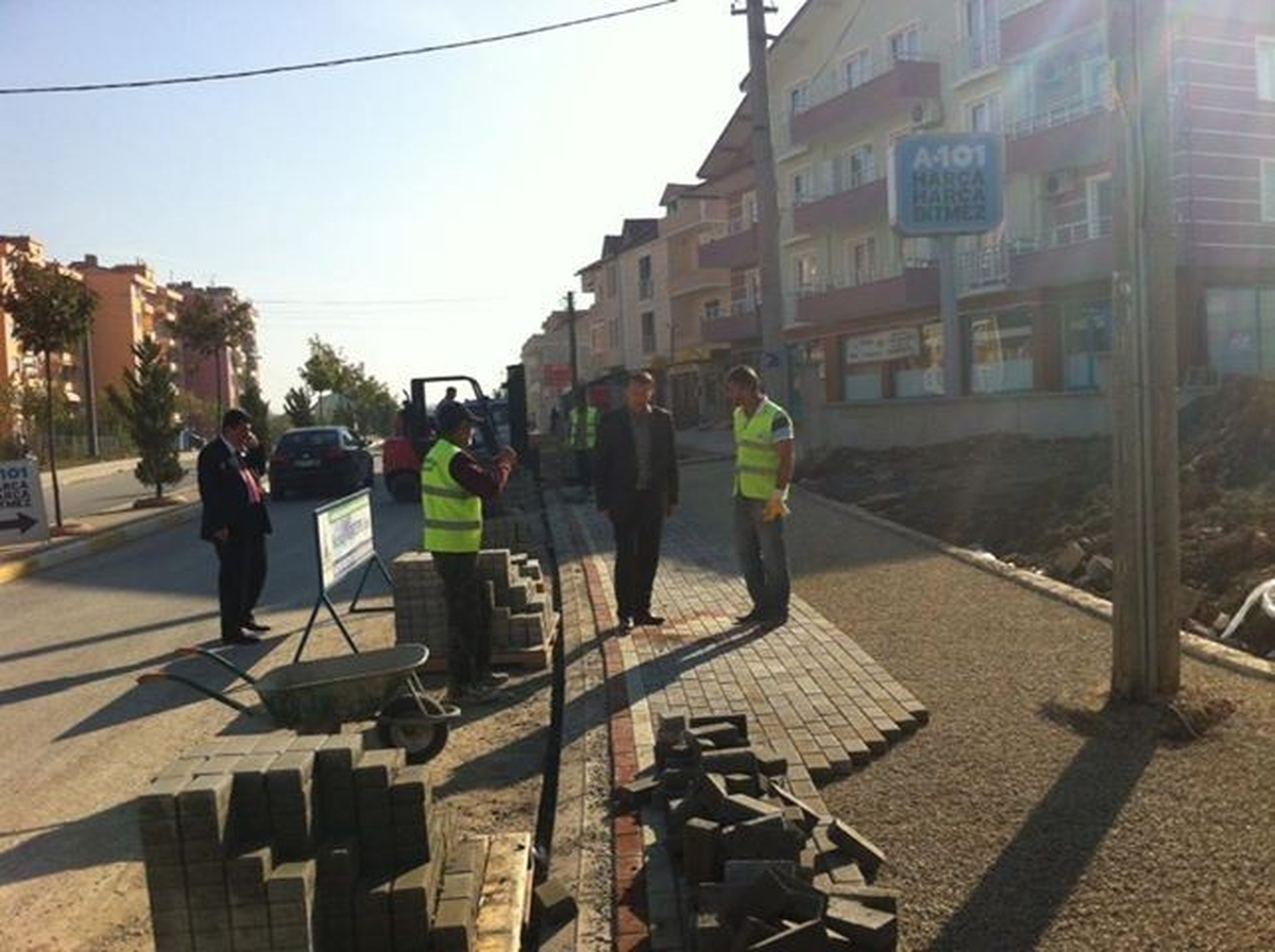 İsmetpaşa Caddesi\'ne Yaya Kaldırımı Yapılıyor