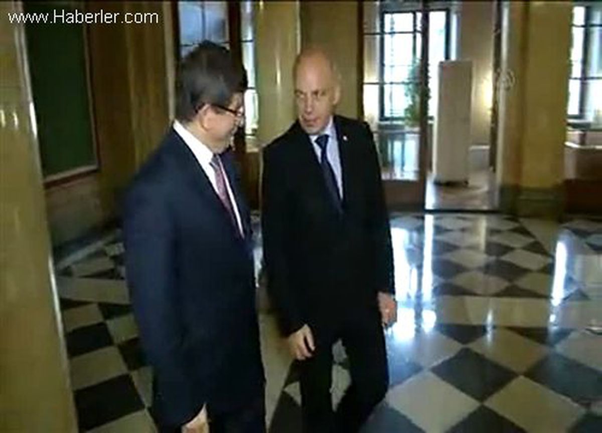 İsviçre Konfederasyon Başkanı Maurer, Davutoğlu\'nu kabul etti