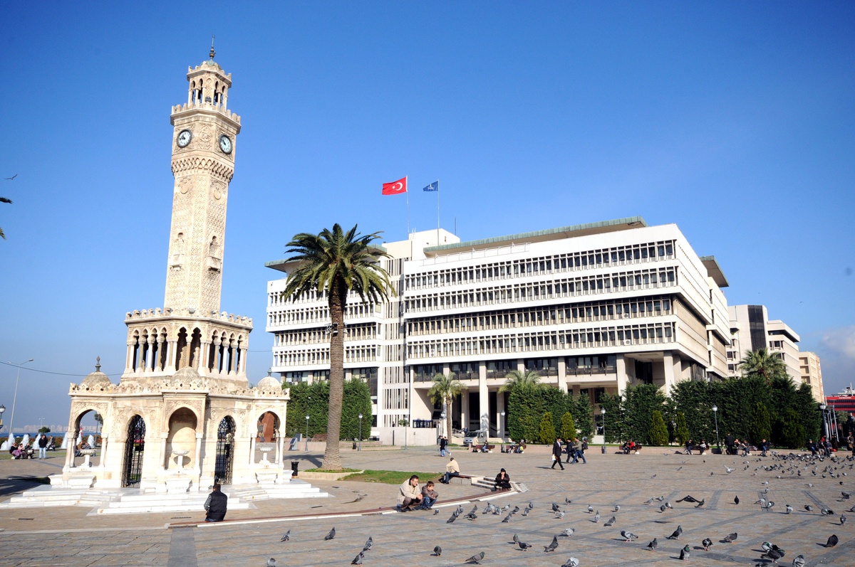 İzmir Büyükşehir, 4 Milyon Liralık Yardım Dağıtımına Başladı
