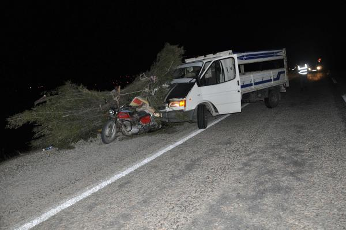 Kamyonetin Çarptığı Motosikletli Çift Öldü