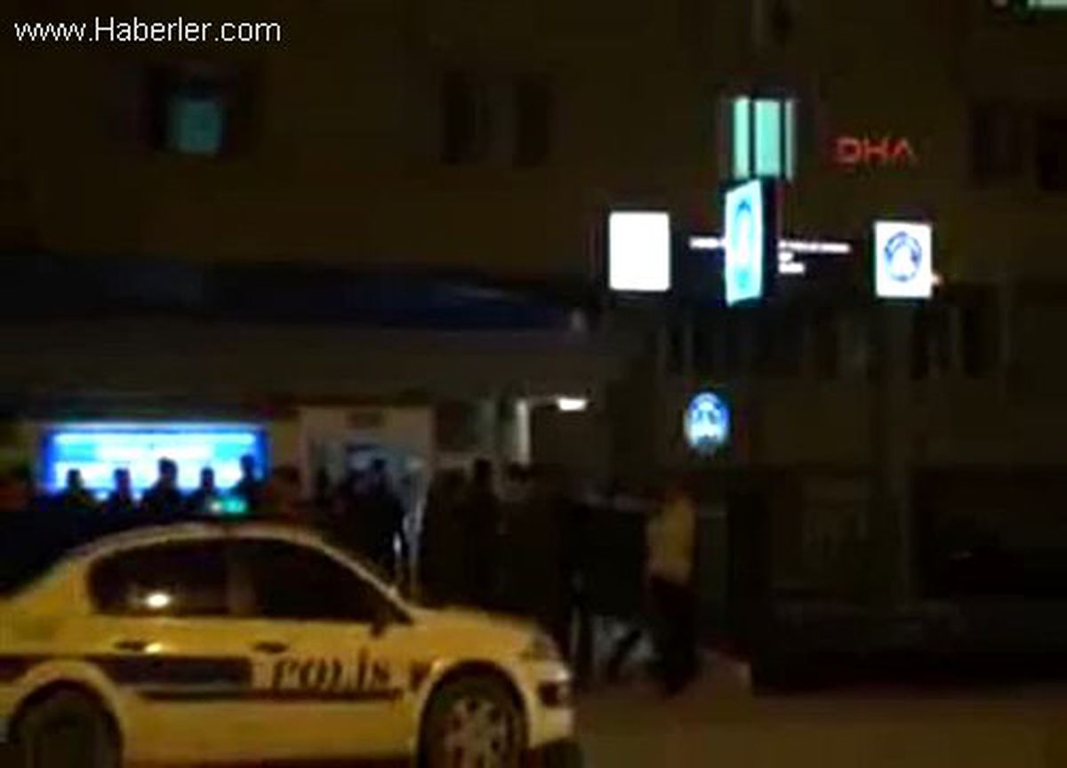 Karşıt Görüşlü Öğrenciler Birbirine Girdi: 30 Gözaltı